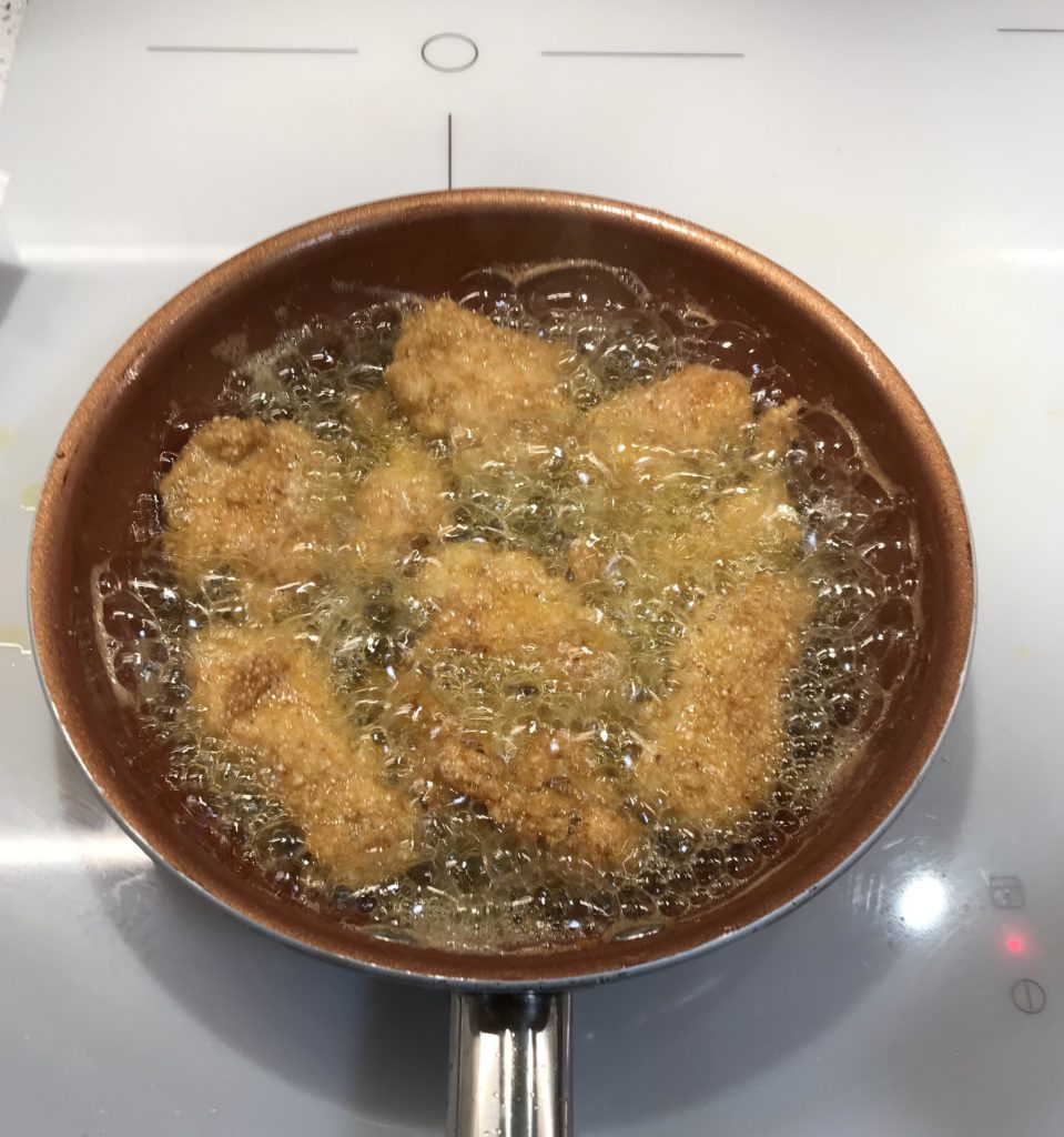 Freír el pollo